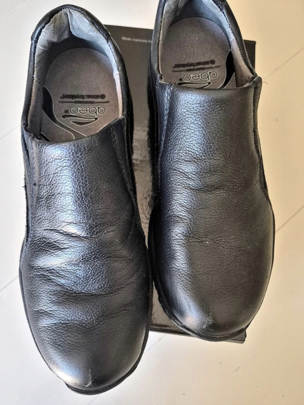 Size 6.5 Women's Abeo SmartSystem Leather Slip-On Shoes.
